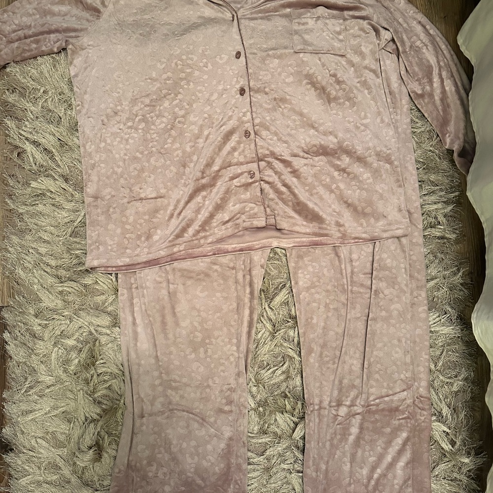 Nicole Miller Blush textured leopard pajama set